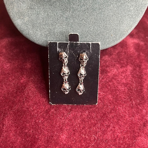 VTG DEADSTOCK 80s SKULL DANGLE EARRINGS - Picture 2 of 3